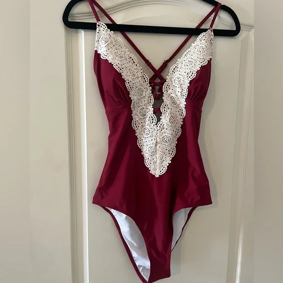 NEW! Cupshe Burgundy With Cream Embroidery detail Swimsuit Women’s M - Picture 8 of 16